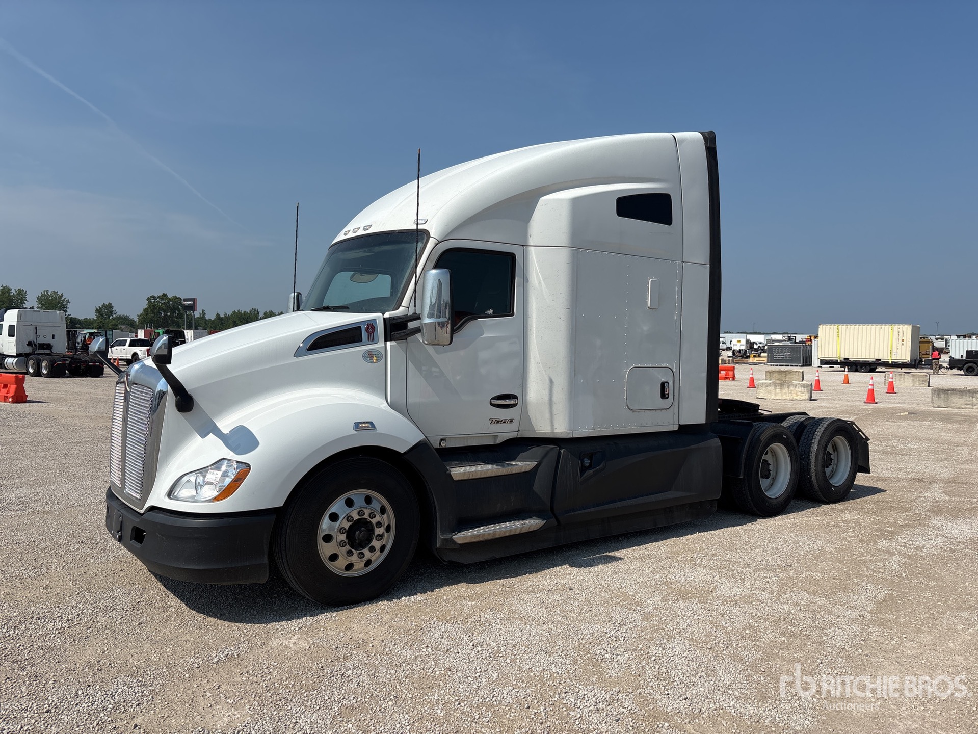 2022 Kenworth T680 6x4 Ciągnik siodłowy T/A z kabiną sypialną
