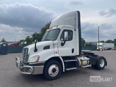 2014 Freightliner Cascadia 113 4x2 S/A Dagcabine Trekker