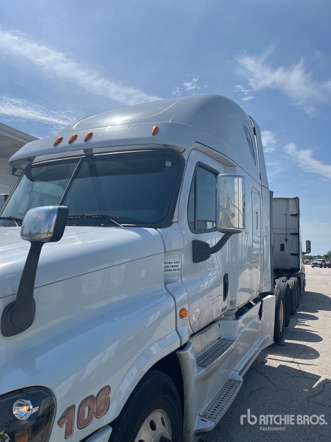 CAMIóN CAMAROTE 2016 FREIGHTLINER