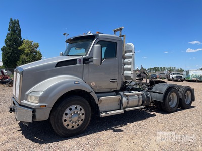 2019 Kenworth T800 6x4 T/A Day Cab Truck Tractor