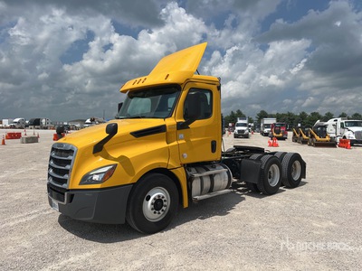 2019 Freightliner Cascadia 126 6x4 T/A Day Cab Truck Tractor