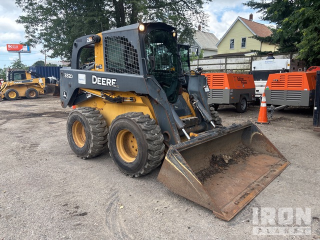 MINI CARGADOR SOBRE RUEDAS 2011 JOHN DEERE 332D