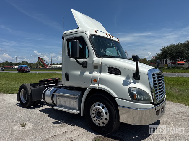 CAMIóN 2016 FREIGHTLINER