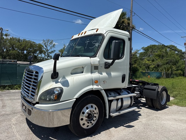 2016 Freightliner Cascadia 113 4x2 S/A Day Cab Truck Tractor 2016 Freightliner Cascadia 113 4x2 S/A Day Cab Truck Tractor