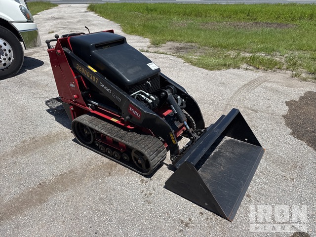 MINI CARGADOR SOBRE ORUGAS COMPACTO 2020 TORO DINGOTX525
