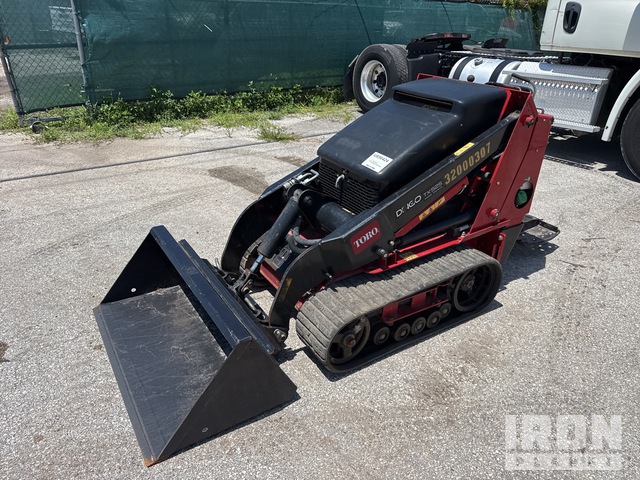 MINI CARGADOR SOBRE ORUGAS COMPACTO 2020 TORO DINGOTX525