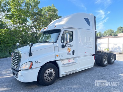 2016 Freightliner Cascadia 8x6 Tri/A Sleeper Truck Tractor