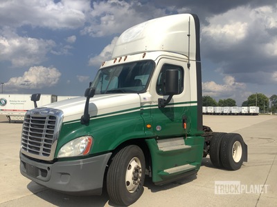 2016 Freightliner Cascadia 125 4x2 Day Cab Truck Tractor