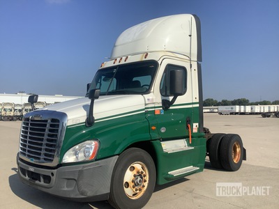 2016 Freightliner Cascadia 125 4x2 Day Cab Truck Tractor