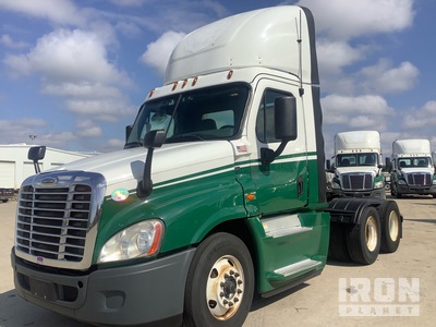 2016 Freightliner Cascadia 125 6x4 T/A Day Cab Truck Tractor
