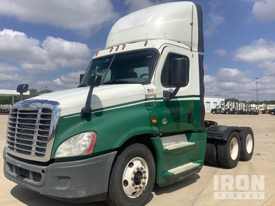2016 Freightliner Cascadia 125 6x4 T/A Day Cab Truck Tractor