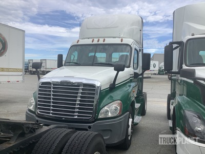 2016 Freightliner Cascadia 125 4x2 S/A Day Cab Truck Tractor