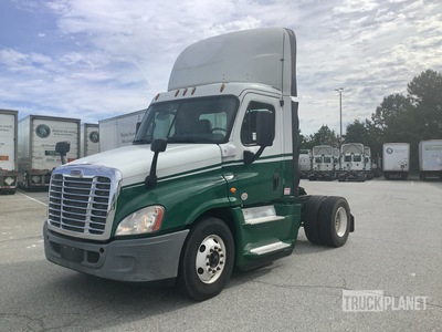 2016 Freightliner Cascadia 125 4x2 S/A Day Cab Truck Tractor