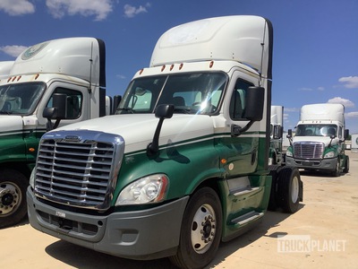 2015 Freightliner Cascadia 125 4x2 トラックトラクター（S/A） (Inoperable)