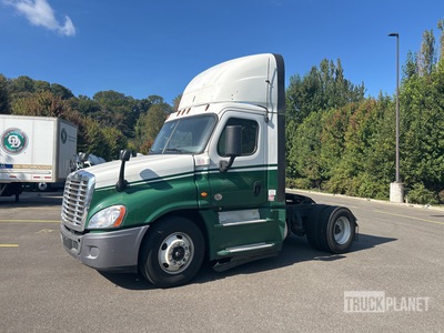2016 Freightliner Cascadia 125 4x2 S/A Day Cab Truck Tractor