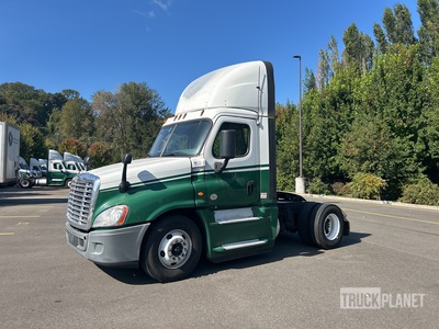 2016 Freightliner Cascadia 125 4x2 S/A Day Cab Truck Tractor