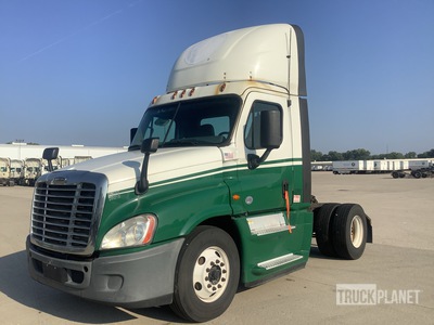 2015 Freightliner Cascadia 125 4x2 Day Cab Truck Tractor