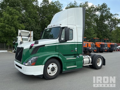 2016 Volvo VNL42T300 4x2 Day Cab Truck Tractor