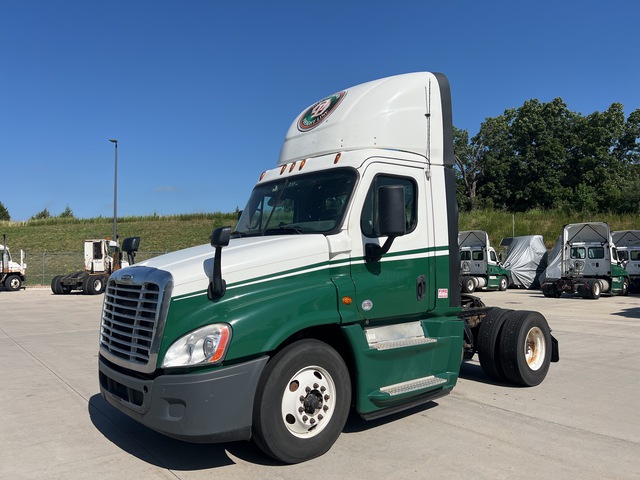 2017 Freightliner Cascadia 125 4x2 T/A Day Cab Truck Tractor