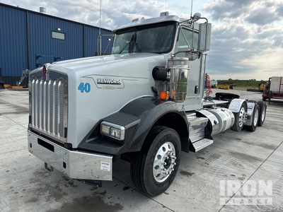 2018 Kenworth T800 8x4 Tri/A Day Cab Truck Tractor