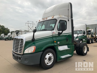 2015 Freightliner Cascadia 125 4x2 S/A Day Cab Truck Tractor