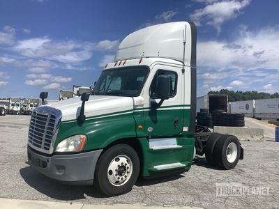2015 Freightliner Cascadia 125 4x2 S/A Dagcabine Trekker
