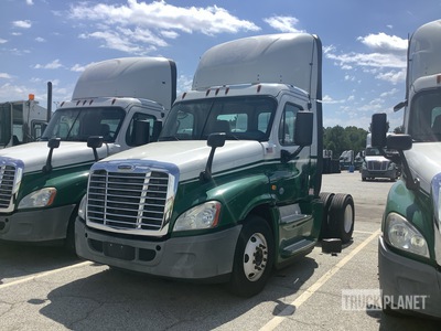2015 Freightliner Cascadia 125 4x2 S/A Dagcabine Trekker