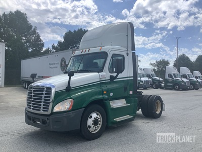 2015 Freightliner Cascadia 125 4x2 S/A Day Cab Truck Tractor