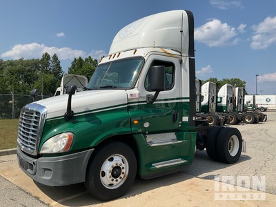 2015 Freightliner Cascadia 125 4x2 S/A Day Cab Truck Tractor