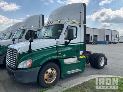 2015 Freightliner Cascadia 125 4x2 S/A Day Cab Truck Tractor