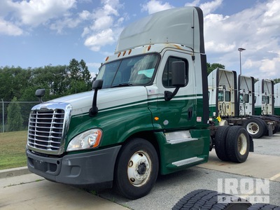 2015 Freightliner Cascadia 125 4x2 S/A Day Cab Truck Tractor