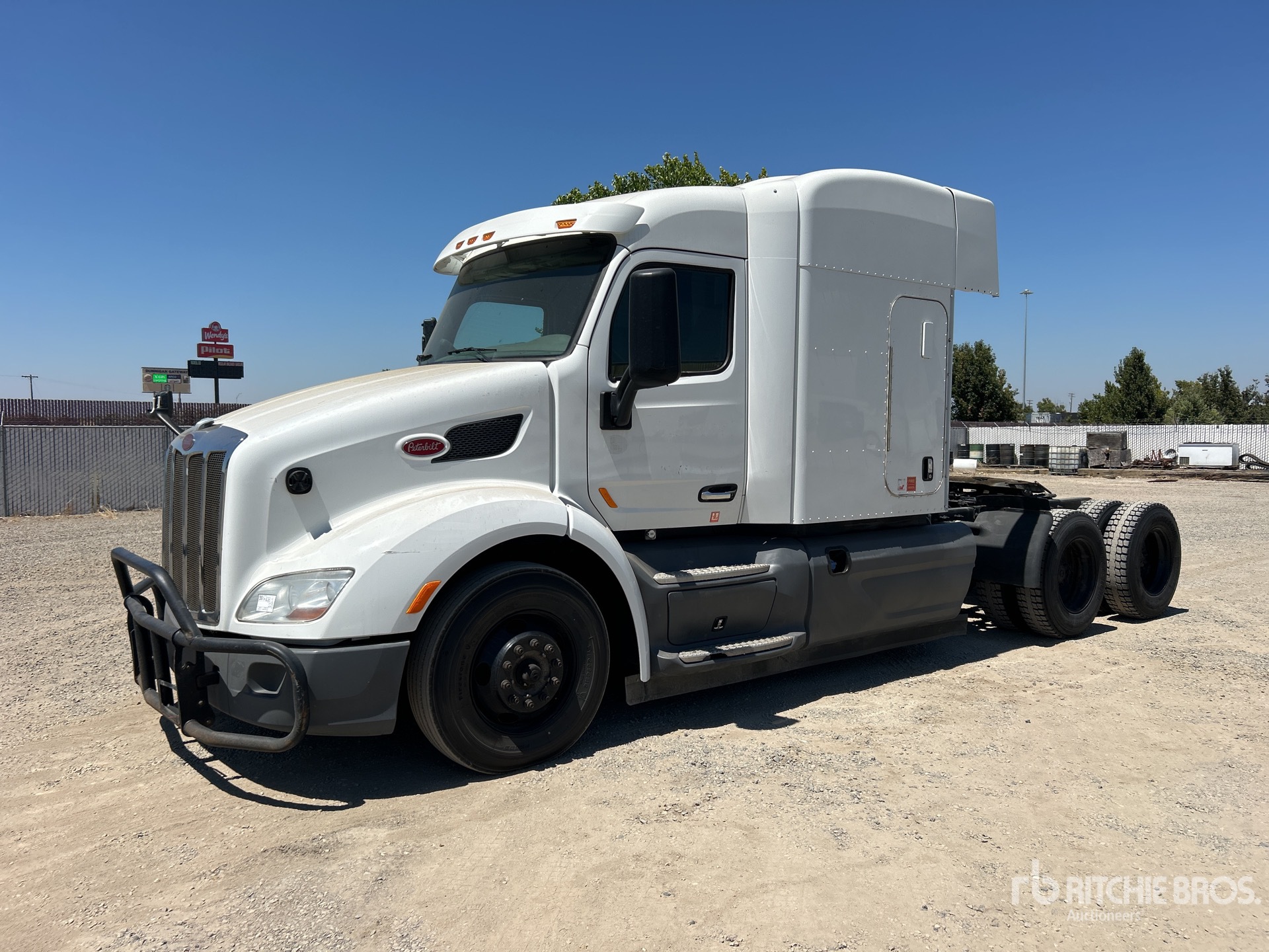 2017 Peterbilt 579 6x4 T/A Slaapcabine Trekker