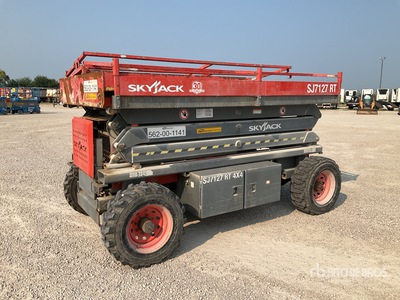 2015 Skyjack SJ7127 4x4 Dual Fuel Elevador de tijera