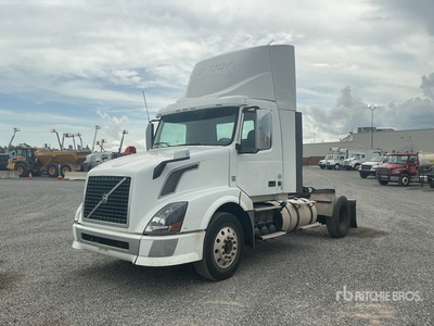 2014 Volvo VNL300 4x2 S/A Day Cab Truck Tractor