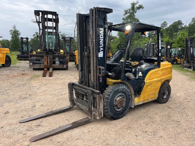 2017 Hyundai 35D-9 6930 lb Pneumatic Tire Forklift