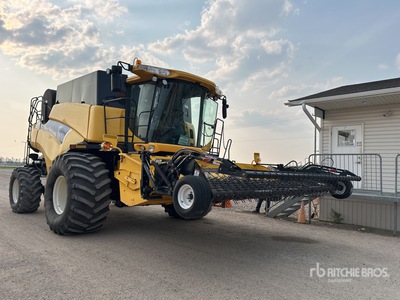 2009 New Holland CR 9070 Combine Harvester