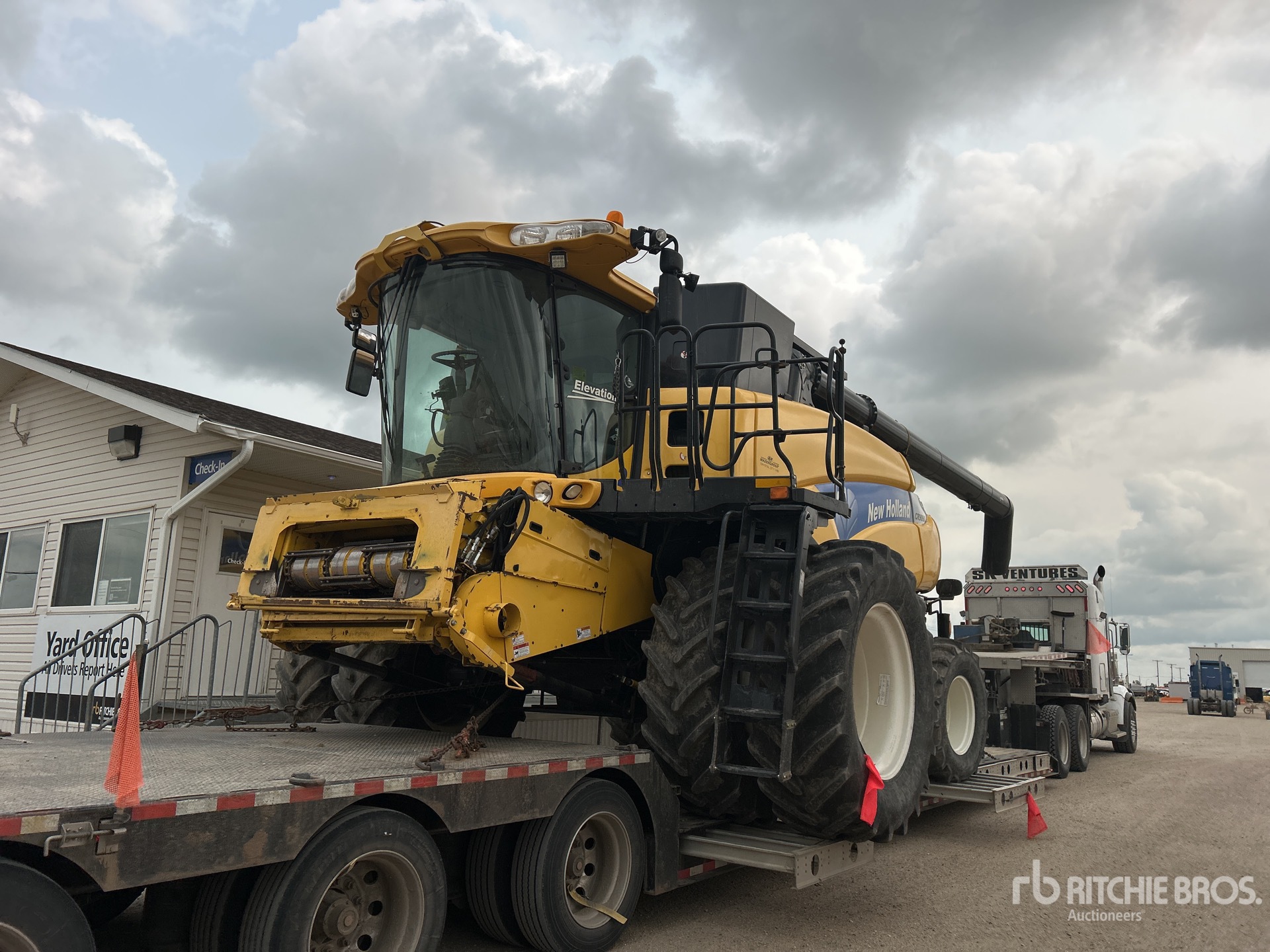 2012 New Holland CR9090Z حصادة مجمعة