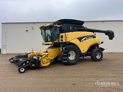 2005 New Holland CR970 Moisonneuse-batteuse