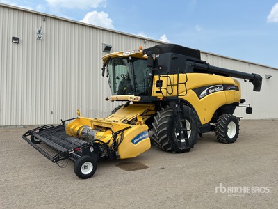 2006 New Holland CX840 Combine Harvester