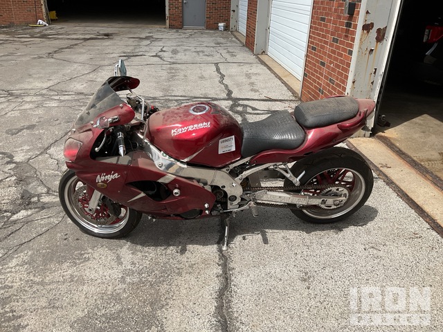 2000 Kawasaki Ninja ZX-9R Sport Bike (Inoperable) in Parma