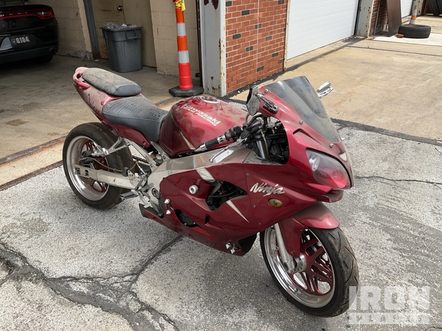2000 Kawasaki Ninja ZX-9R Sport Bike (Inoperable) in Parma