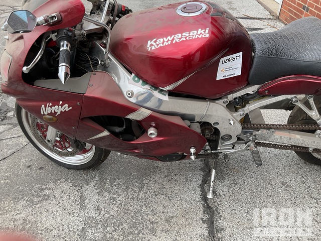 2000 Kawasaki Ninja ZX-9R Sport Bike (Inoperable) in Parma