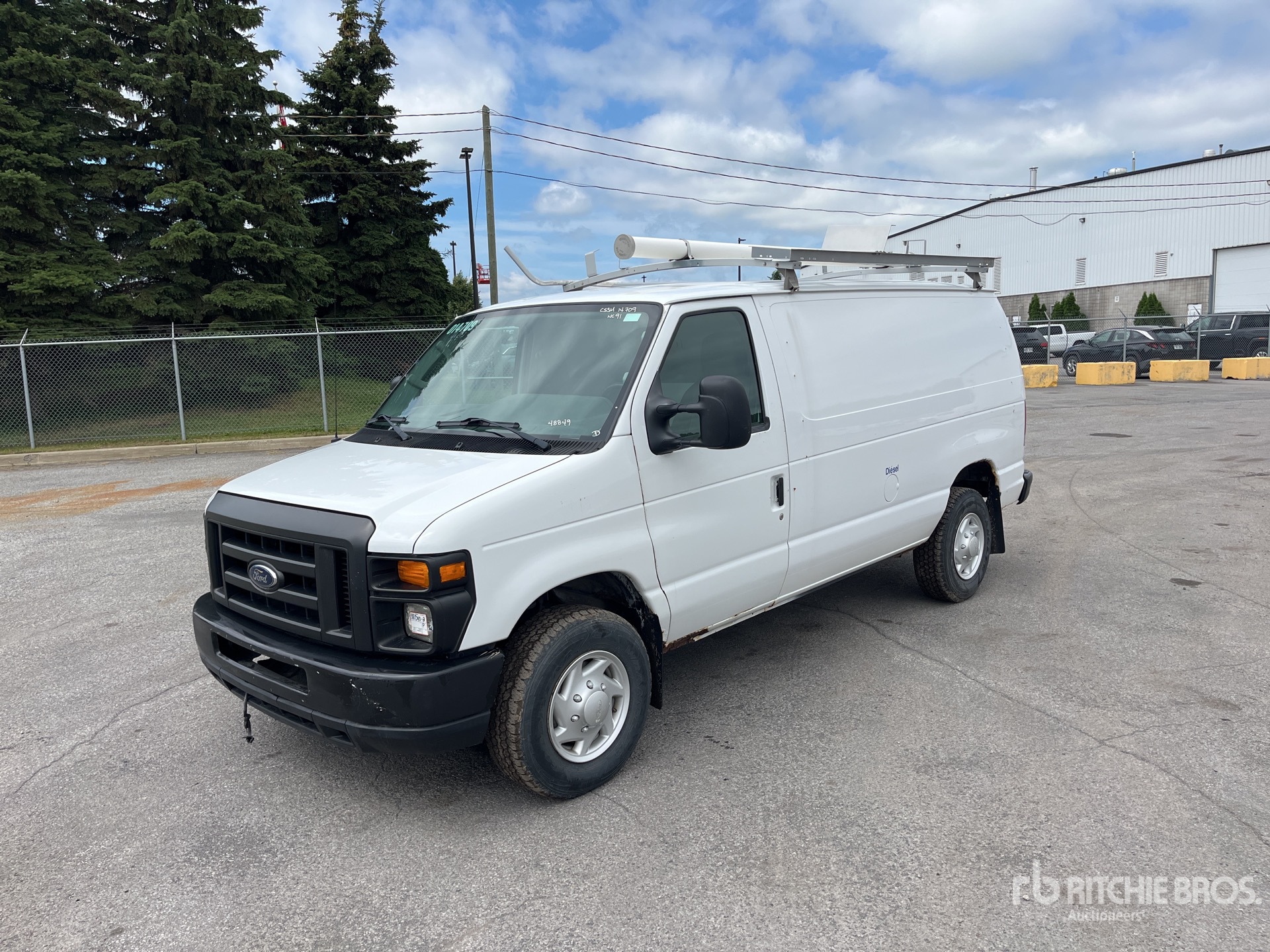 2009 Ford E-350 4x2 Furgoneta de carga (Inoperable)