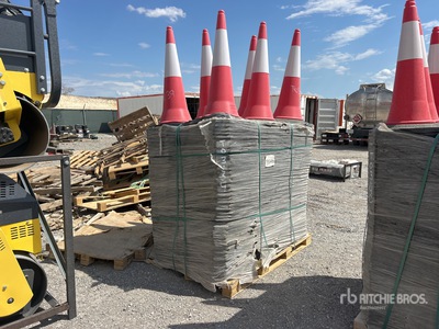 Quantity of (250) 2025 TL C-100E Cônes d'autoroute (Unused)