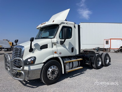2017 Freightliner Cascadia 113 6x4 T/A Day Cab Truck Tractor