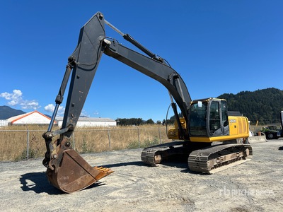 2006 John Deere 240D LC حفارة بجنزير