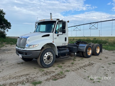 2004 International 8500 6x4 تراكتور شاحنة نهارية (ثنائية المحور)