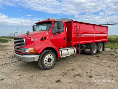 2004 Sterling 6x4 T/A Camion à grains