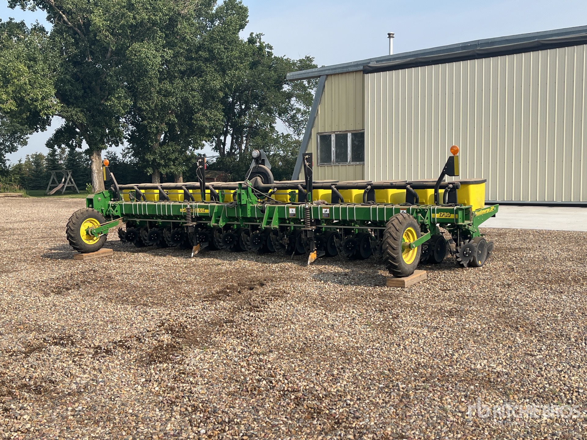 John Deere 1730 12 Row 21 ft Planter