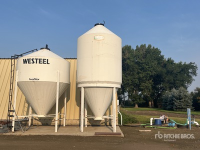 Weninger +/- 400 bu Hopper Grain Bin